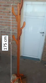 Perchero Pie 7 Ganchos de Madera — 175 × 30 × 30 cm