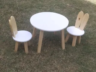 Set 2 sillas y mesita infantil — 60 × 60 × 60 cm